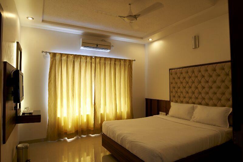 Collection O Satyan Inn Shirdi Rom bilde