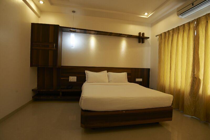 Collection O Satyan Inn Shirdi Rom bilde
