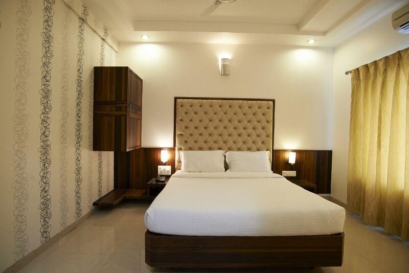 Collection O Satyan Inn Shirdi Rom bilde